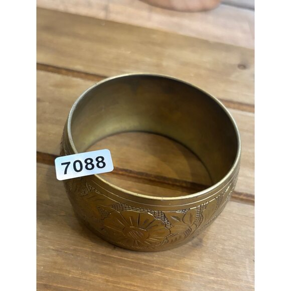 Vintage Brass Floral Etched Bangle Bracelet - Picture 2 of 9